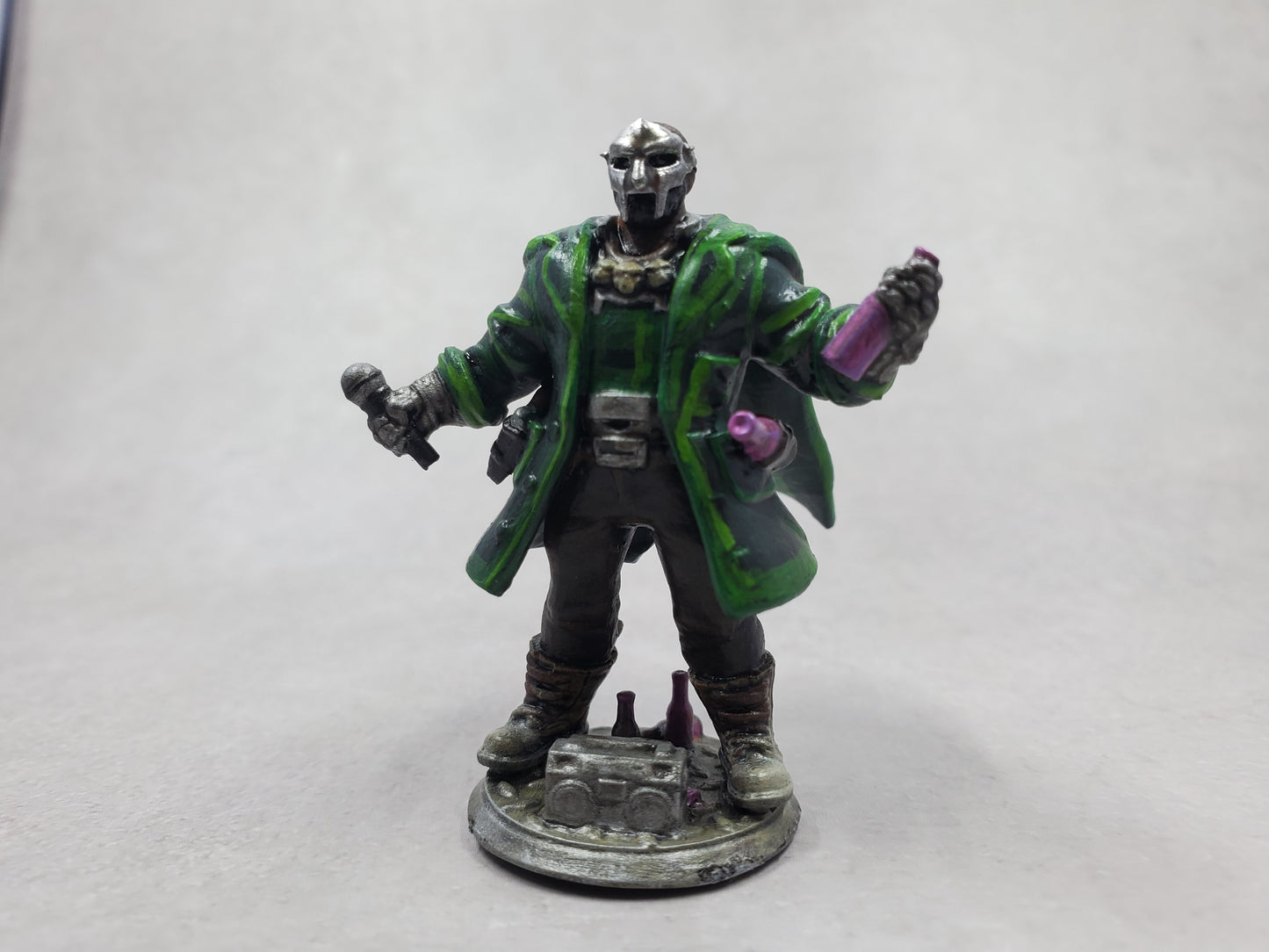 Metal Face Villain Table Top Miniature (UNPAINTED)