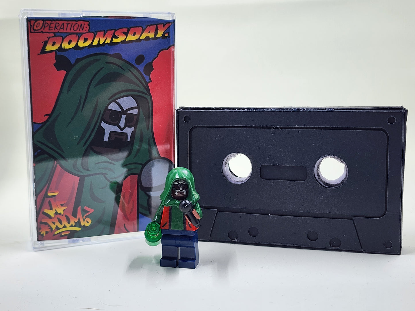 Metal Face Villain Minifigure With Cassette Display Case (MM.. FOOD/Operation DOOMSDAY)