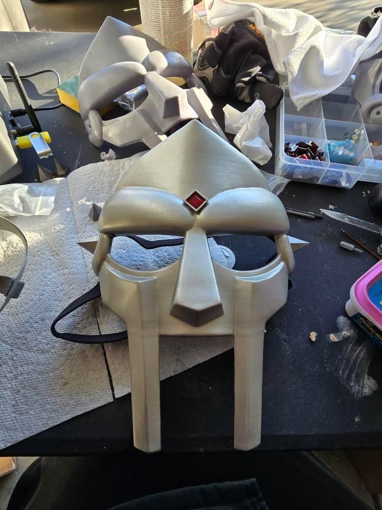 Metal Face Villain Mask w/ Red Diamond Gem