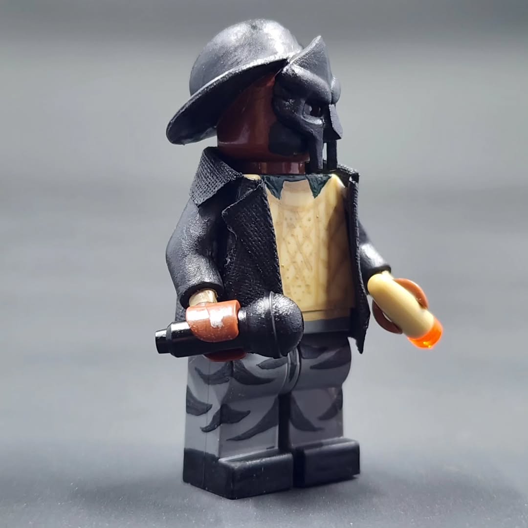 Metal Face Villain Minifigure (Madvillain) 1 of 1 with Packaging